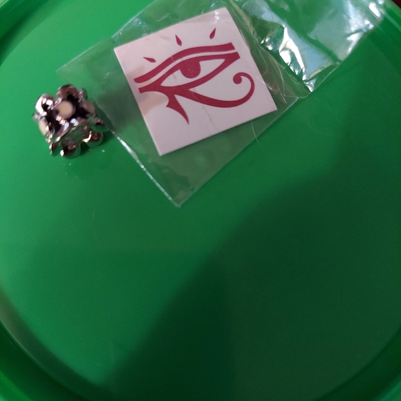 Isis brand charm/bead - Picture 3 of 3